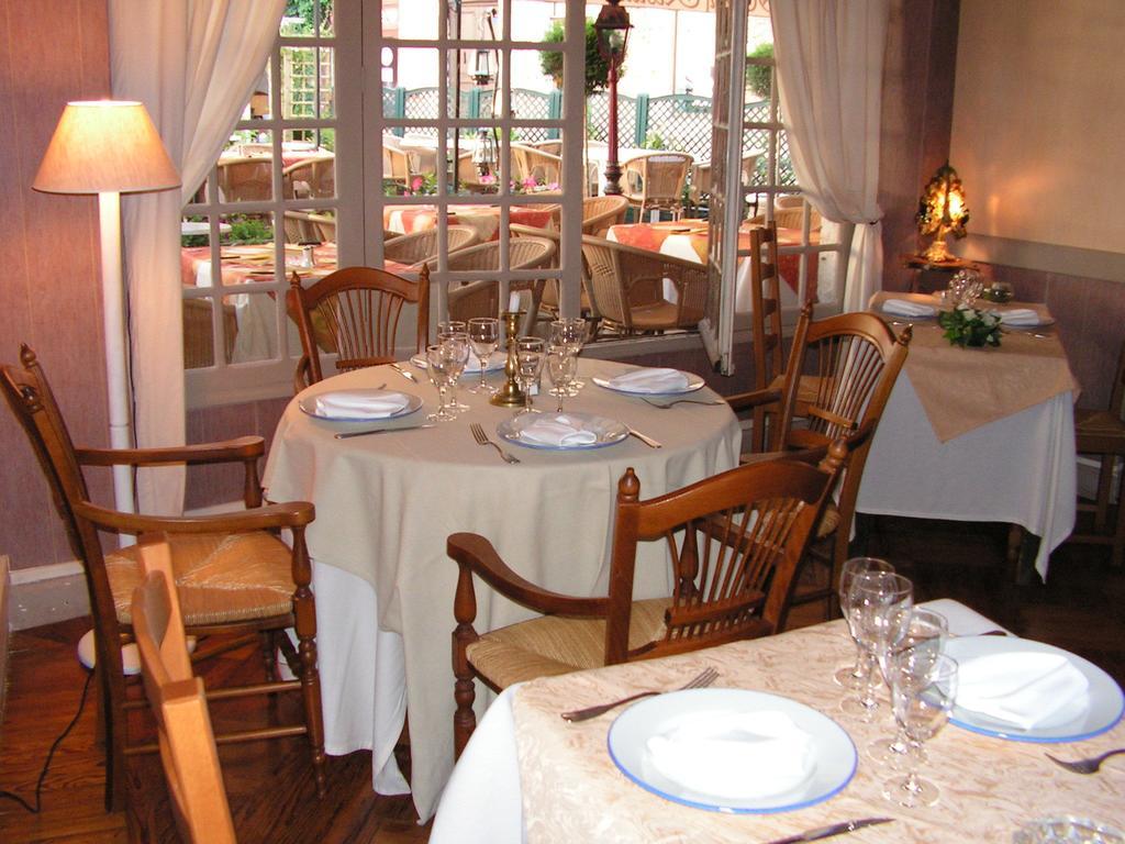 Hotel Restaurant Henri IV Eauze Exterior photo
